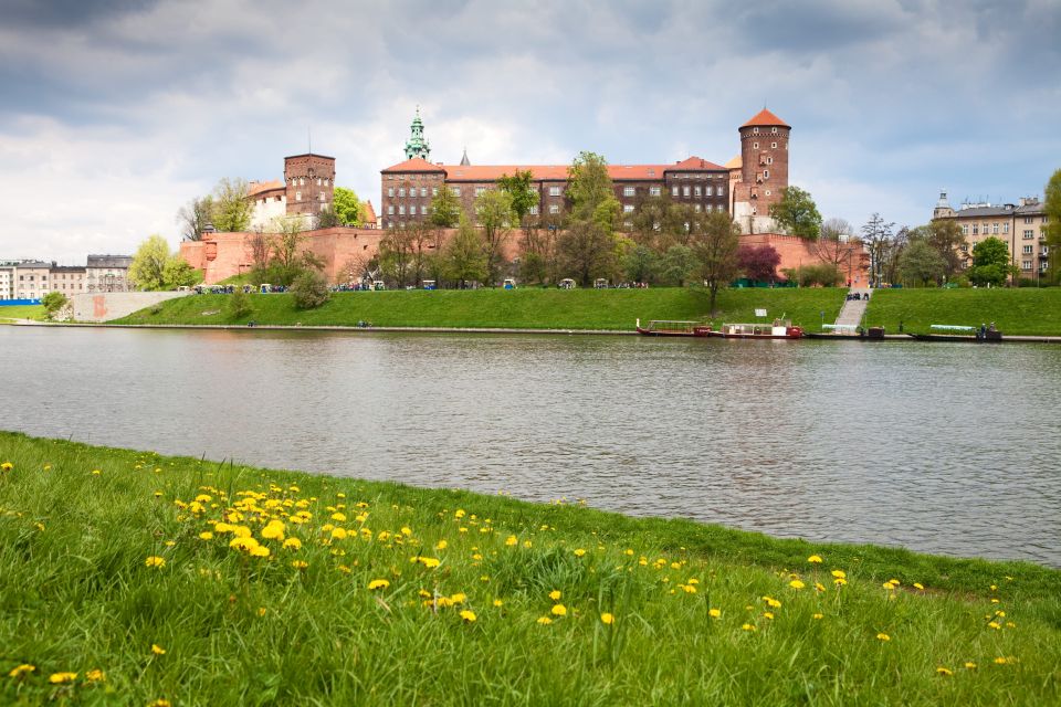 Krakow: Wawel Castle, Cathedral, Salt Mine, and Lunch - Meeting point and how the day runs (about 7.5 hours)