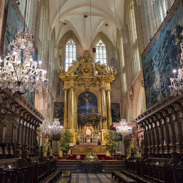 Krakow: Wawel Castle Guided Tour - Wawel Castle in Krakow: a royal setting you can understand fast
