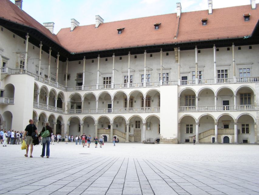 Krakow: Wawel Castle Guided Tour - Wawel hill viewpoint: the short walk that earns big Krakow views