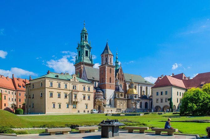 Krakow: Wawel Castle Guided Tour with Skip-The-Line Entry - How the “2-Hour or 3-Hour Castle” Choice Changes Your Day