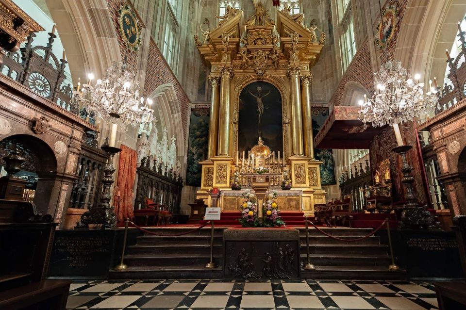 Krakow: Wawel Castle, St. Mary’s & Rynek Underground Tour - Meet at St. Mary Magdalene Square (Piotr Skarga) and Get Settled Fast