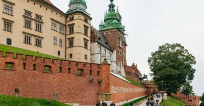 Krakow: Wawel Royal Hill with Optional Castle and Cathedral - Up the Arms Gate: Kościuszko, cathedral viewpoints, and the royal approach