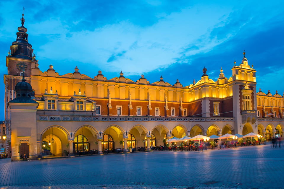 Krakow's Rynek Underground Museum Tour with Ticket and Guide - Walking Beneath the Main Square: What makes Rynek Underground special