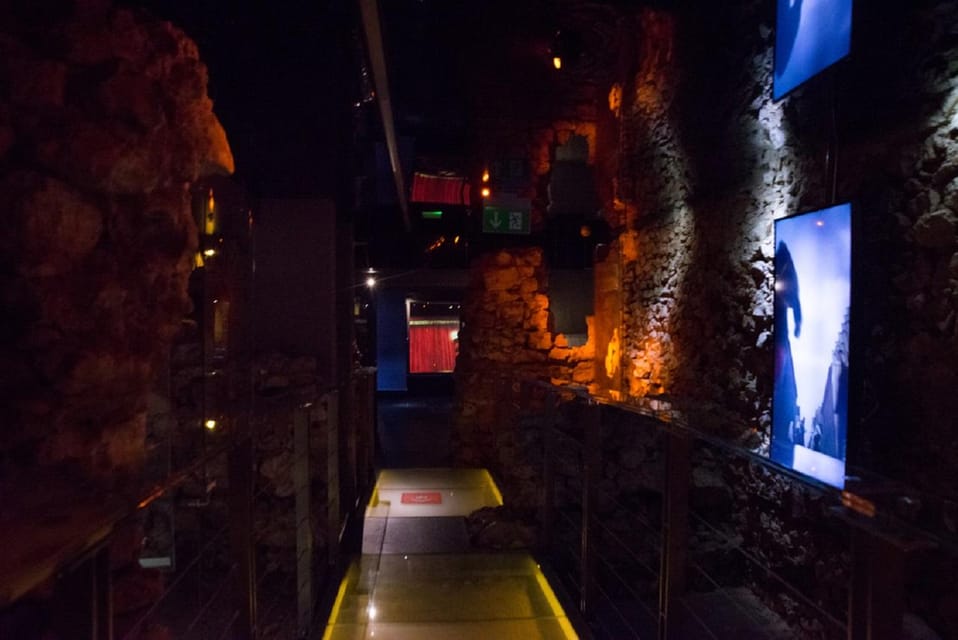 Krakow's Rynek Underground Museum Tour with Ticket and Guide - Should you book Rynek Underground with a guide?