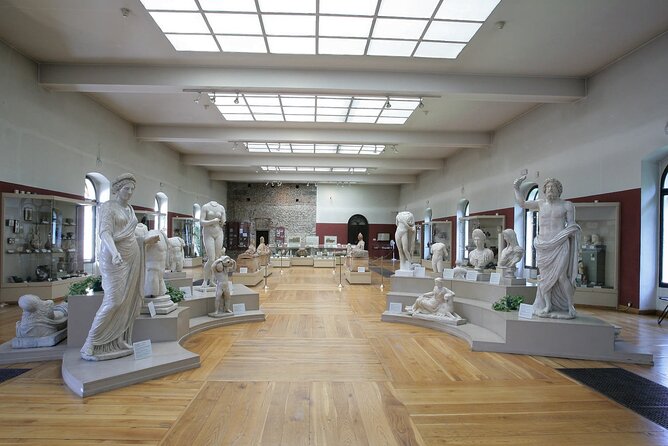 Lady with an Ermine: Czartoryski Museum - Entrance with CityPass - Entering the Princes Czartoryski Museum: what the space is like