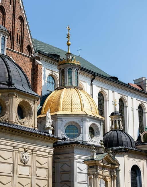 Mysterious Wawel Cathedral and Wawel Courtyard Guided Tour - Meeting at Kanonicza 25: how the tour keeps you on track