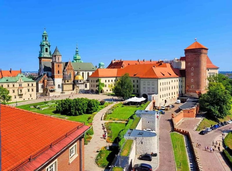 Mysterious Wawel Cathedral and Wawel Courtyard Guided Tour - The Sigismund Bell moment: stairs, touch, and a legend