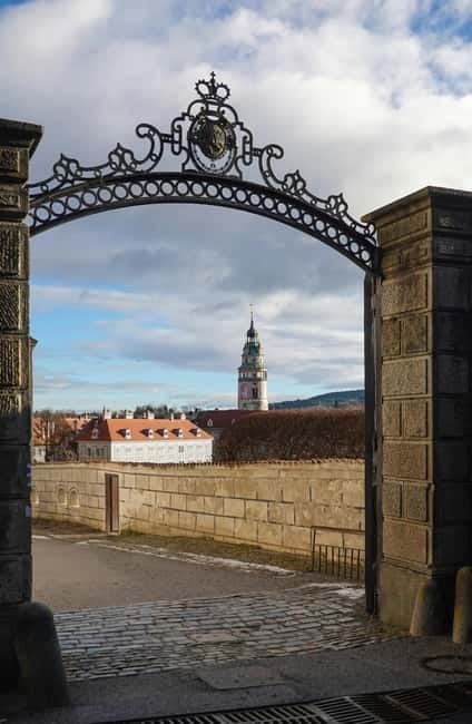Mysterious Wawel Cathedral and Wawel Courtyard Guided Tour - Dziedziniec Arkadowy: courtyards where stories show up in the stone