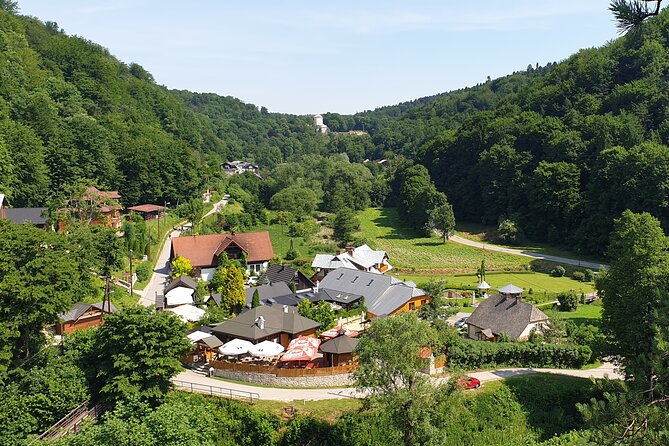 Ojców National Park and Ogrodzieniec Castle Tour from Krakow - Pieskowa Skala Castle: a Renaissance stronghold you can actually explore