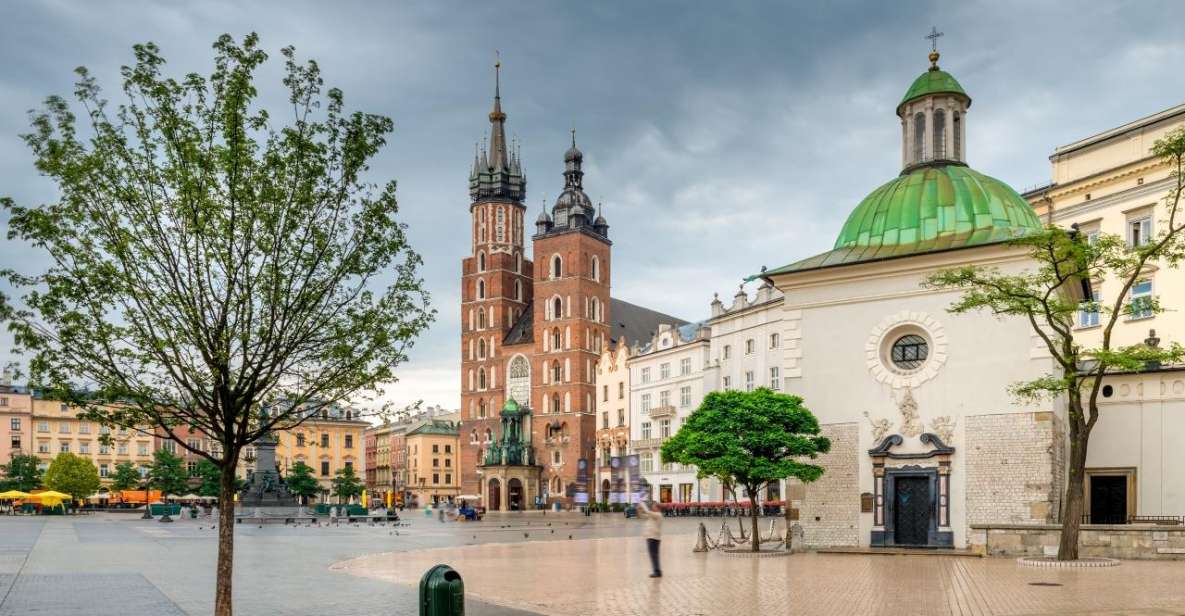 Old Town short guided walk with entry to St. Mary's Basilica - Collegium Maius courtyard and Copernicus: learning without the headache
