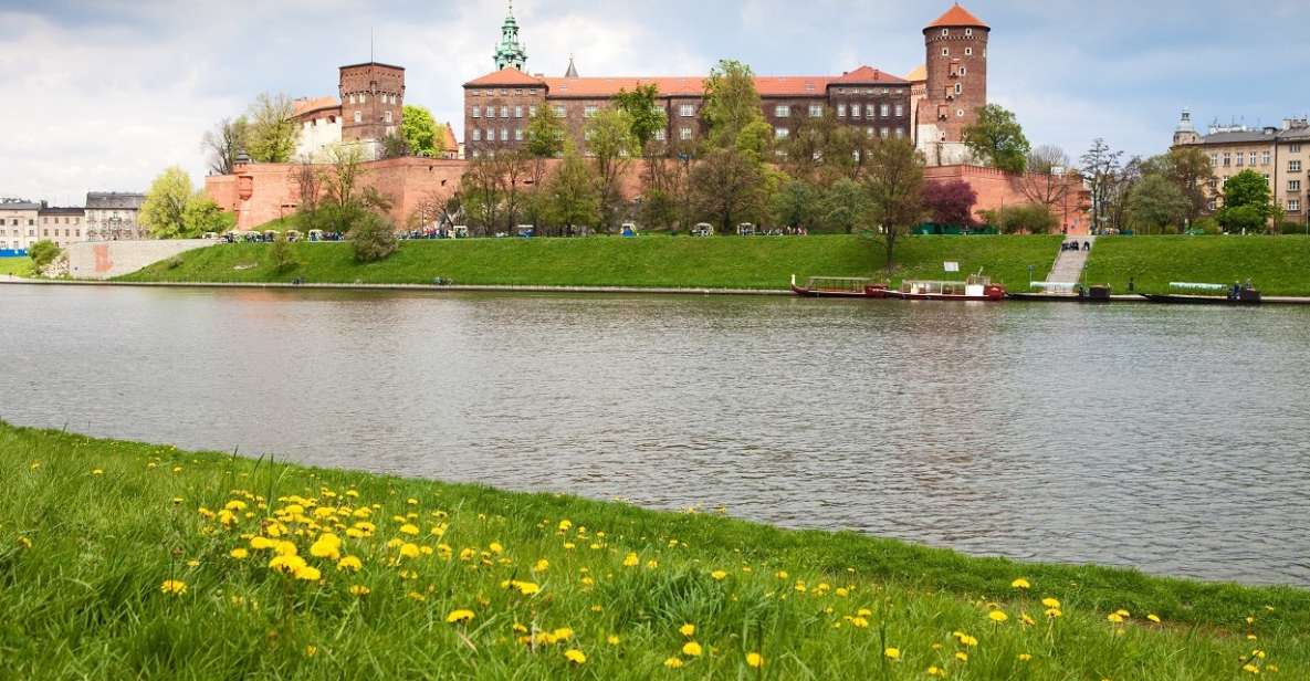 Picturesque Cruise on the Vistula in the Heart of Krakow - Sights you’ll catch in passing, including the Wawel dragon