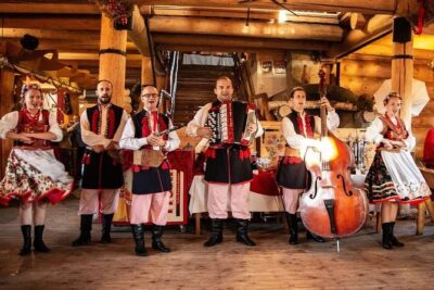 Polish Folk Show and Dinner From Krakow - Skansen Smaków: the venue vibe and the show flow you’re buying
