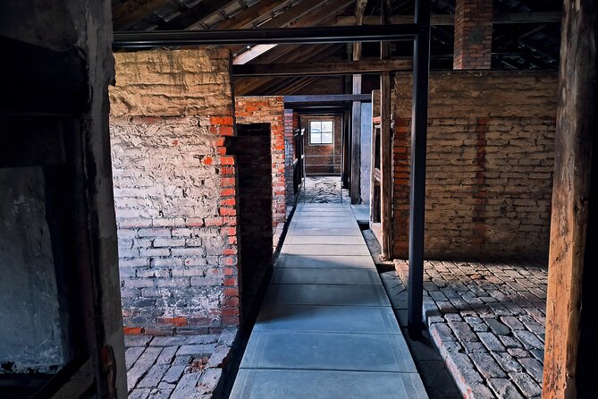 Private Guided Tour to Auschwitz & Birkenau from Krakow - Rudolf Höss Residence Building: How the Machinery Was Run