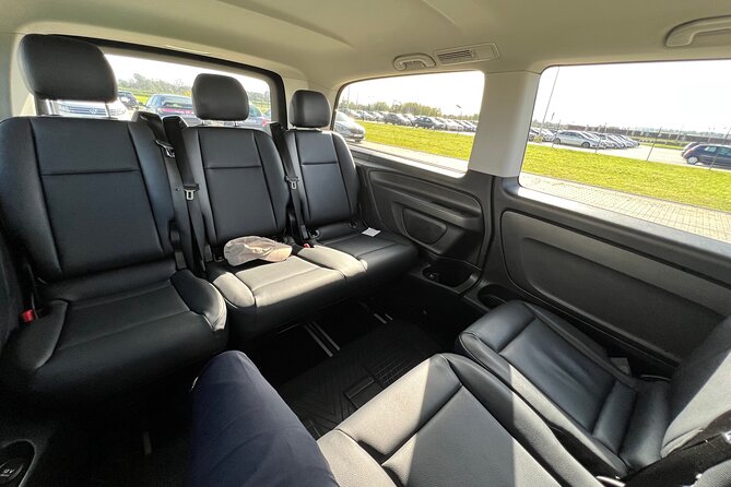 Private Krakow to or from Airport Transfer - English-speaking driver and on-the-road local context