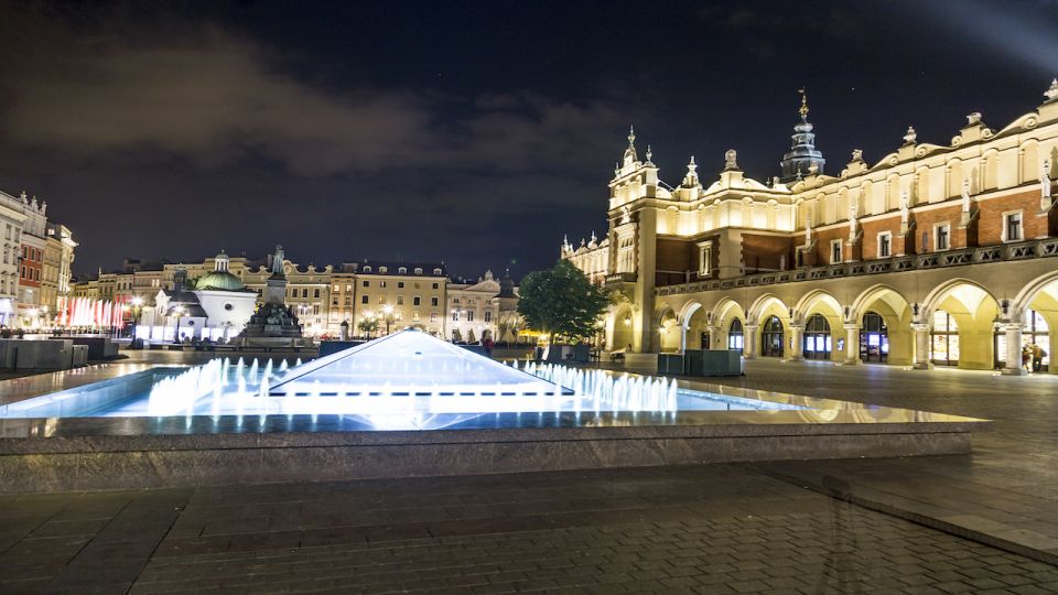 Private Krakow Tour: St. Mary’s, Cloth Hall & More - The Hejnał Bugle Call Finish: A Classic Krakow Moment