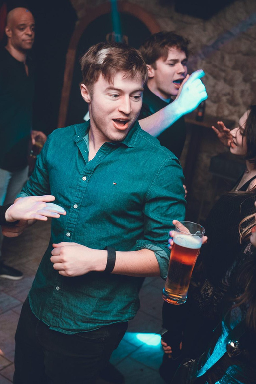 Pub Crawl - 1-hour Open Bar then Vip to 5 Clubs - Krakow - Who this tour suits best