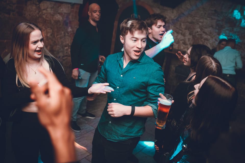 Pub Crawl - 1-hour Open Bar then Vip to 5 Clubs - Krakow - The first stop: your 1-hour open bar reality check