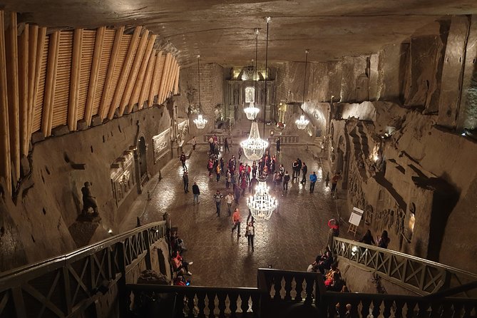 Salt Mine Tour and Krakow City Tour in one day - Ulica Kanonicza and the church circuit: short stops with big atmosphere