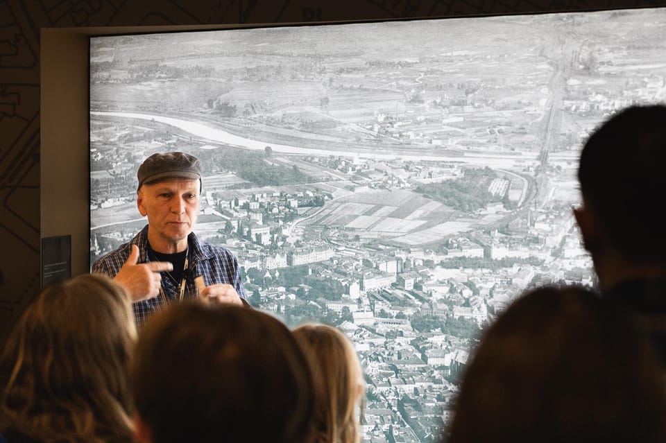 Schindler's Factory Skip the Line Ticket & Guided Tour - Krakow under Nazi occupation: how the guide helps you make sense of it