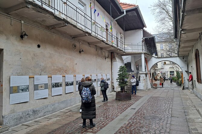 Schindler's List excursion incl. Płaszów with Dutch guide - Schindler’s List Passage courtyard and Remuh Synagogue in Kazimierz