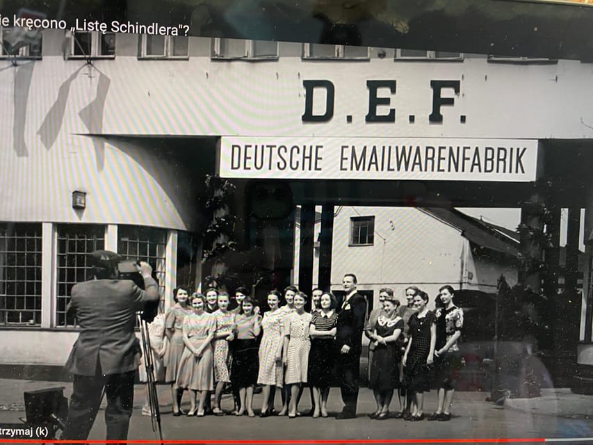 Schindler's List Movie Tour: Historic Sites & Film Location - Walking from Kazimierz to Podgórze with Schindler’s List context
