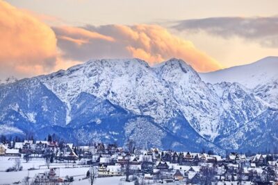 Snowmobile Ride and Thermal Pools with Hotel Pickup in Zakopane - Bacówka stop: oscypek, smoked sheep’s cheese, and real wood-hut craft