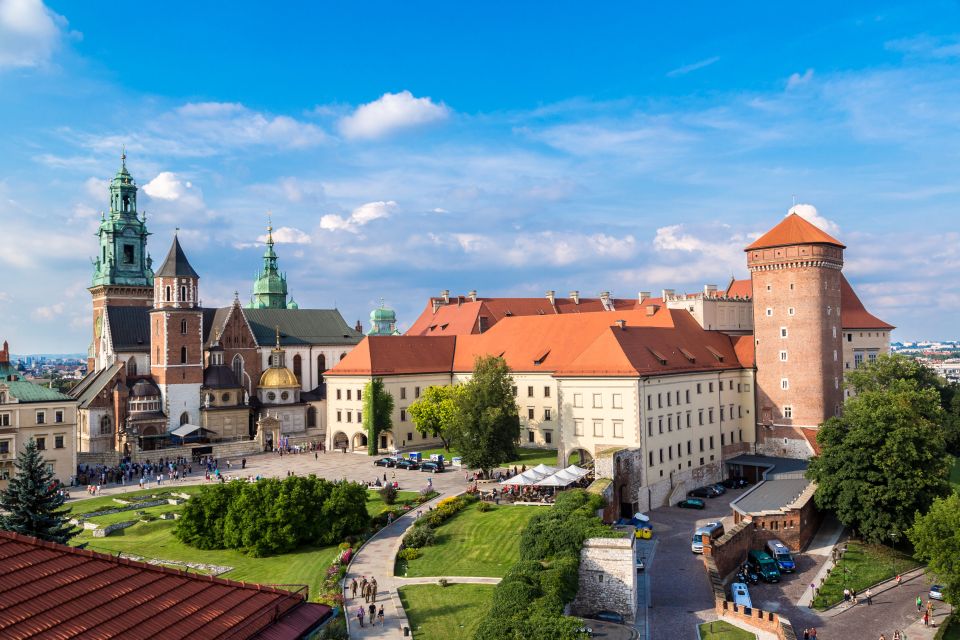 Wawel Castle and Cathedral Guided Tour - Entering Wawel in Just 2 Hours: How the Pace Works
