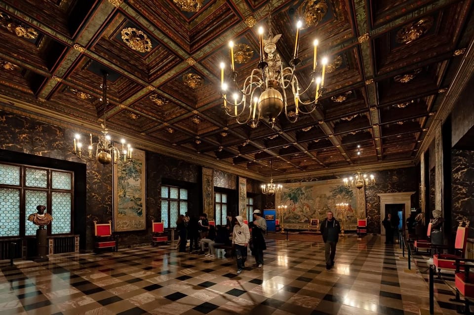Wawel Castle and Cathedral Guided Tour - Guide Quality and Language Options: What Makes the Difference