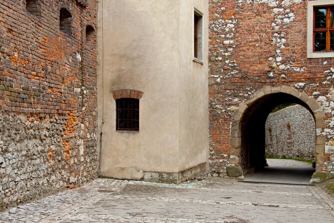 Wawel Castle and Cathedral Guided Walking Tour in Kraków - Final take: should you book this Wawel guided walking tour?