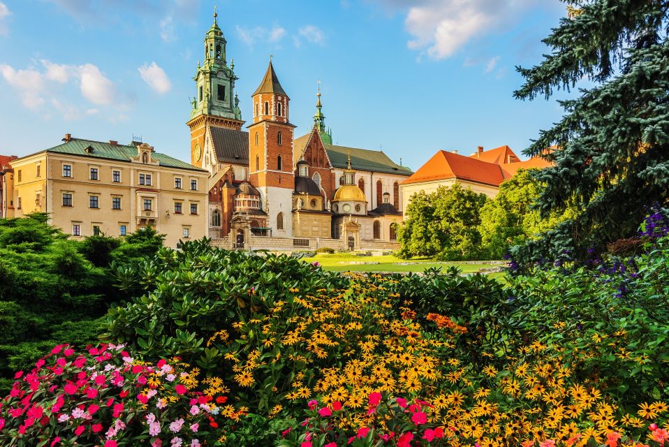 Wawel Castle & Cathedral Skip the Line Small Group Tour - Wawel Hill courtyards: where the kings’ world comes alive