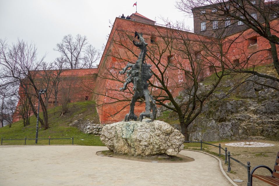 Wawel Castle & Cathedral Skip the Line Small Group Tour - Meeting point and timing: the fast-track only helps if you’re on time
