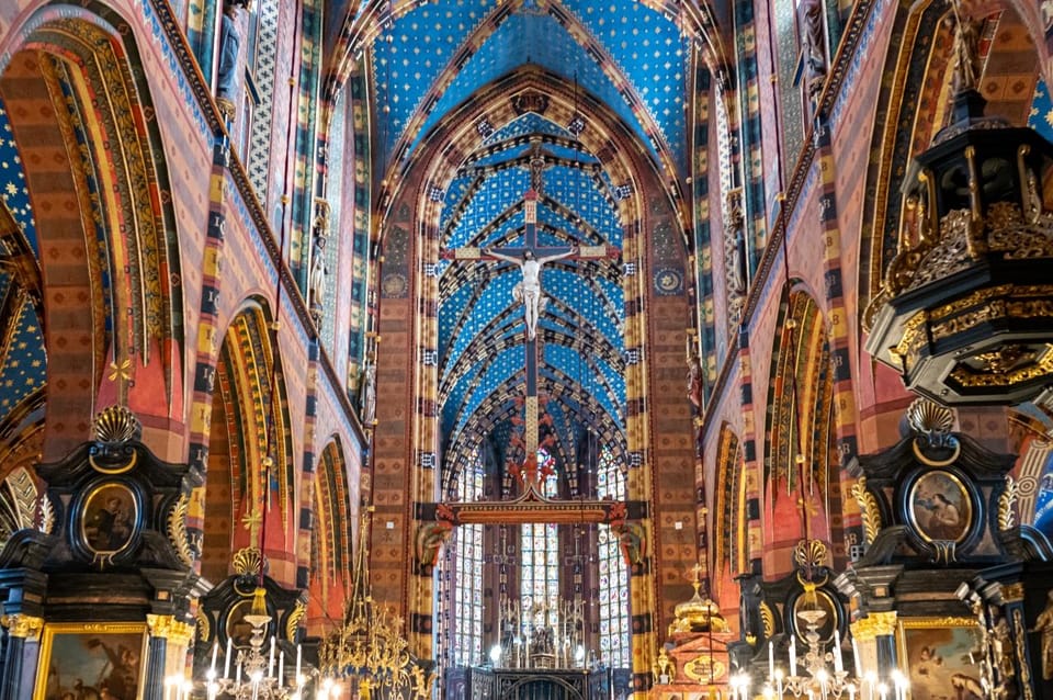Wawel Castle, Old Town with St. Mary's Church Guided Tour - St. Mary’s Basilica and the Veit Stoss altarpiece, plus the hourly trumpet call