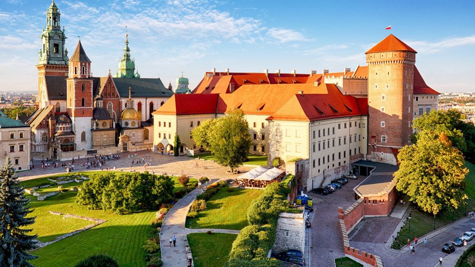 Wawel Hill Tour with Audio Guide - The walk up: why Herbowa Gate and Kanonicza Street matter