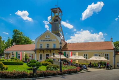 Wieliczka: Salt Mine Entrance and Guided Tour Ticket - The Descent: 378 Stairs, a Safety Check, and Level 1