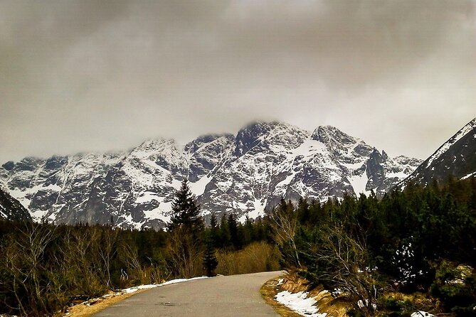 Zakopane & Gubalowka Funicular - Private Winter Tour from Krakow - Krupówki Street: where you snack, browse, and watch Zakopane life