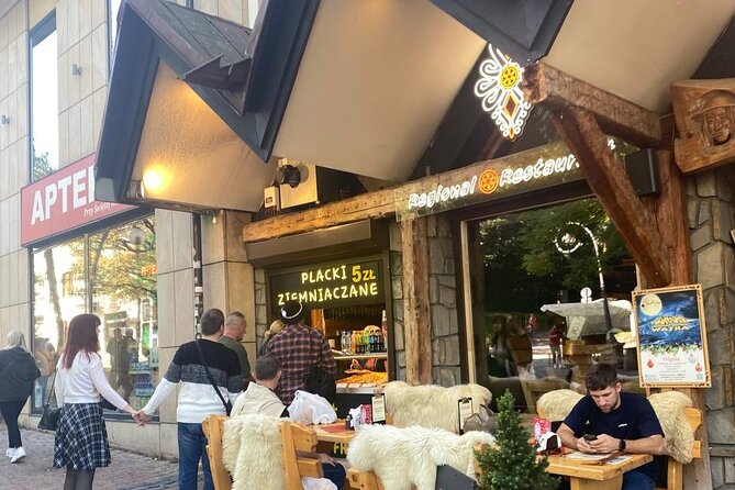 Zakopane Tour from Krakow with Thermal SPA and Hotel Pick up - Stop 2: Witow shepherd hut tasting of cheeses and drinks