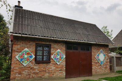 ZALIPIE - painted village, unique small group tour from Krakow - The 8-hour flow: painted houses, gardens, and the Felicja Cyrołowa Museum